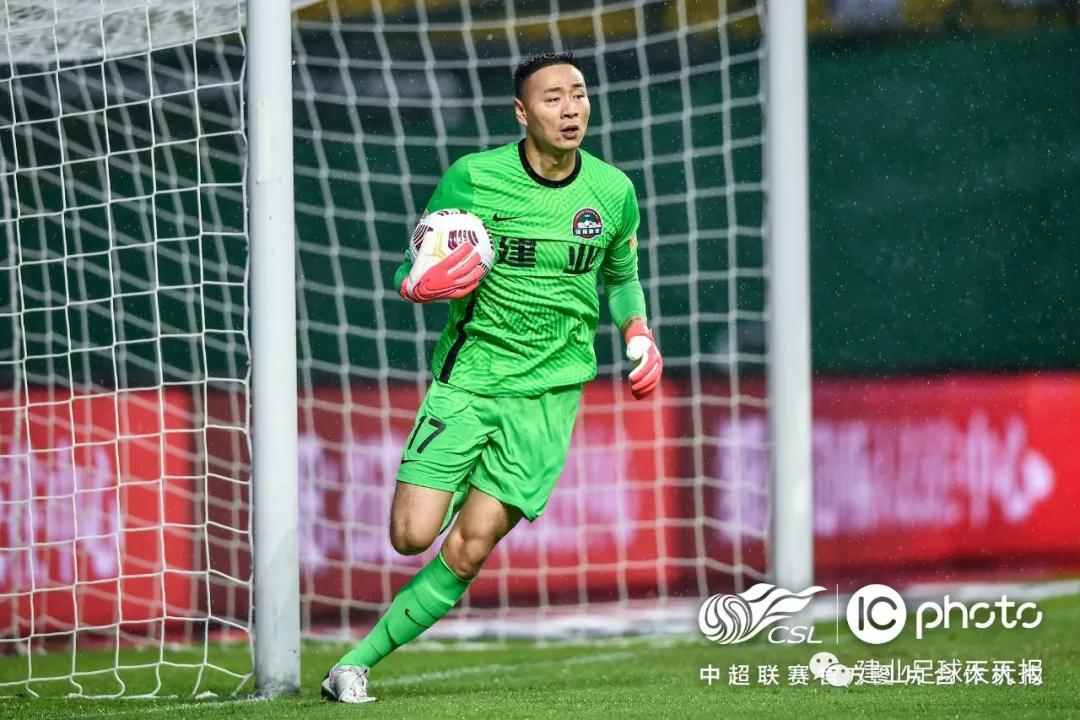 ماتش الاهلي والزمالك بث مباشر الشوط الثانيمواجهة نارية تتواصل